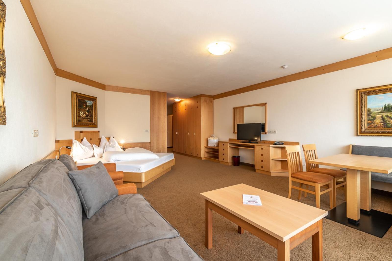 Taushof Hotel 4*